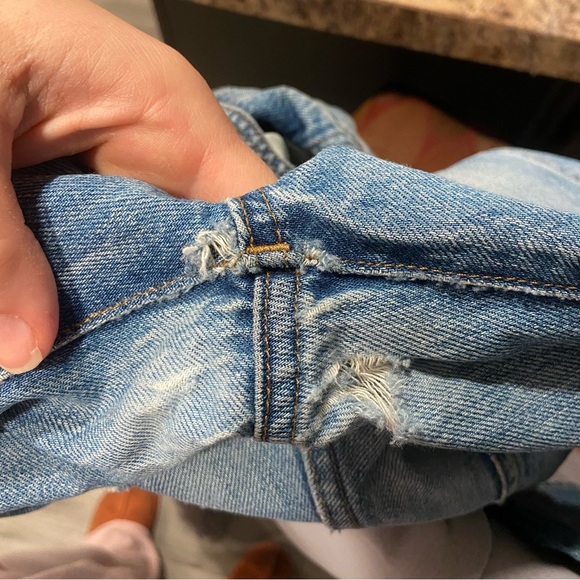 Madewell Stovepipe Jeans in distressed light wash blue - Picture 7 of 8